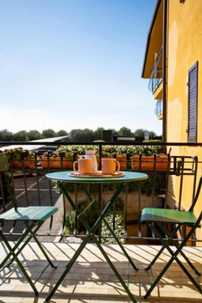 Welcome Traveller Charm Costabella Bardolino